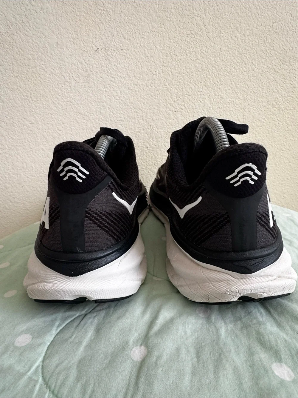 Hoka One One Cliffton 9 Black Sneakers Size 10.5B